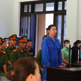 Tên cướp buông súng quy hàng sau câu nói của vị thượng tá